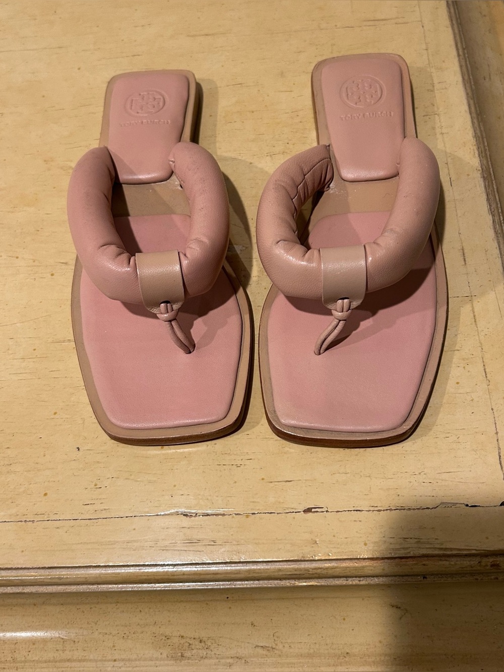 Tory Burch womens puffy strap pink thong sandal in size 6.5